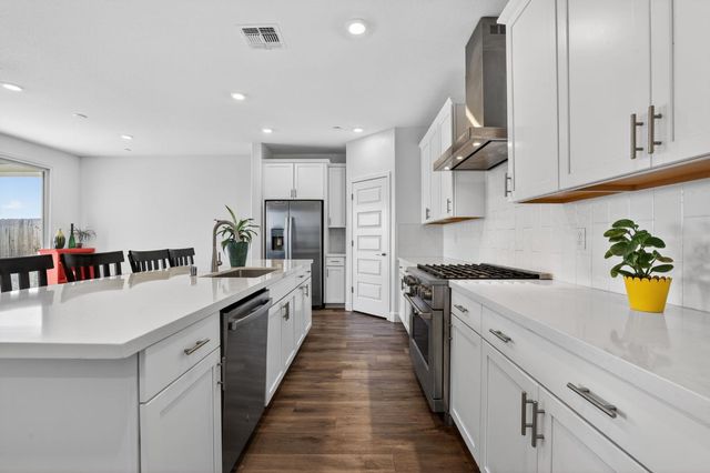 3382 Trumpet Vine Dr, Folsom, CA 95630