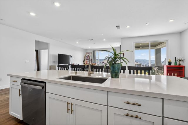 3382 Trumpet Vine Dr, Folsom, CA 95630