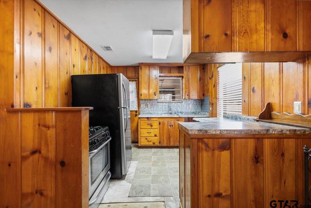 1304 E Main Street, Whitehouse, TX 75791