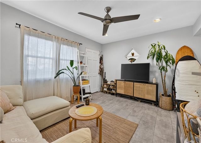 203 6th Street, Newport Beach, CA 92661