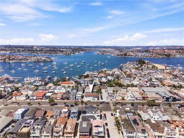 203 6th Street, Newport Beach, CA 92661