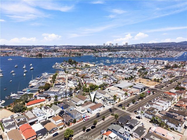 203 6th Street, Newport Beach, CA 92661
