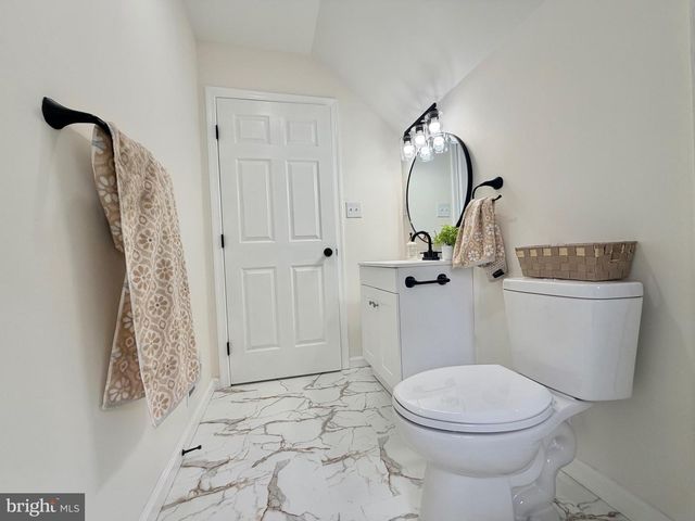 622 W BROAD ST, Gibbstown, NJ 08027