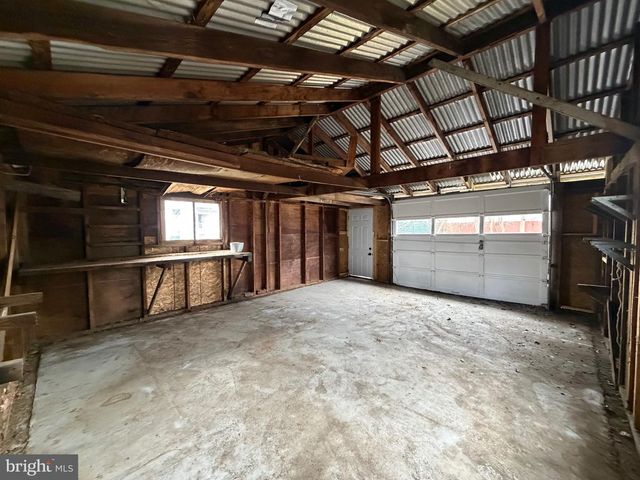 622 W BROAD ST, Gibbstown, NJ 08027