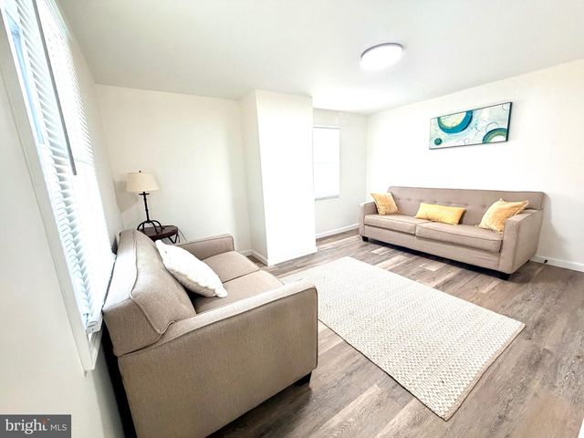 622 W BROAD ST, Gibbstown, NJ 08027