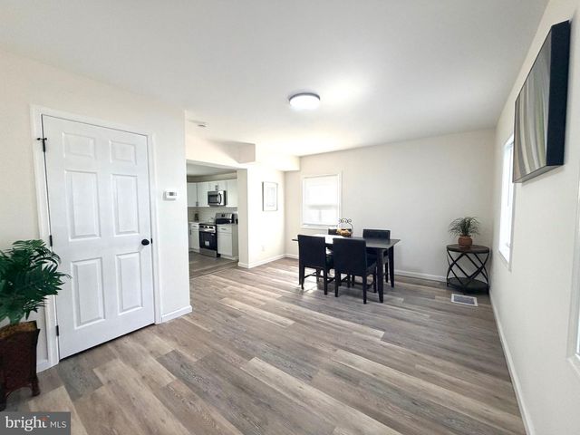 622 W BROAD ST, Gibbstown, NJ 08027