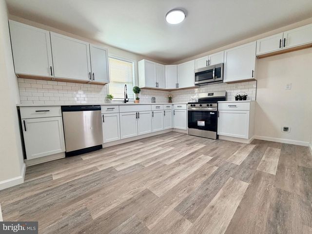 622 W BROAD ST, Gibbstown, NJ 08027