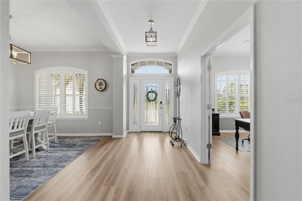 Image 15 of property listing at 11704 NEWBERRY GROVE LOOP, Riverview, FL 33579