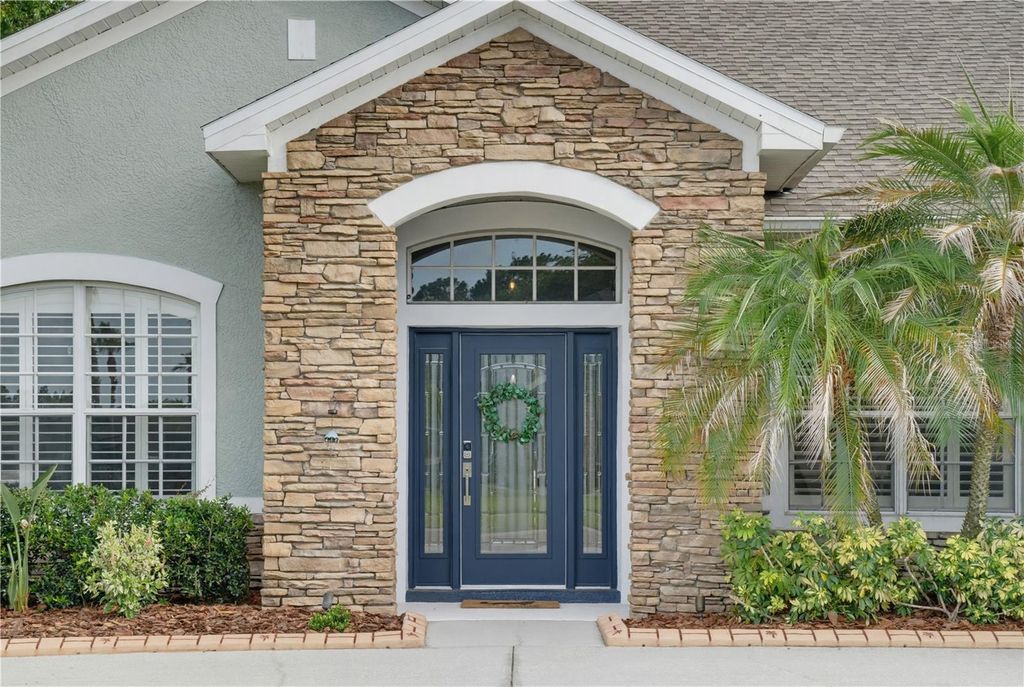 Image 3 of property listing at 11704 NEWBERRY GROVE LOOP, Riverview, FL 33579