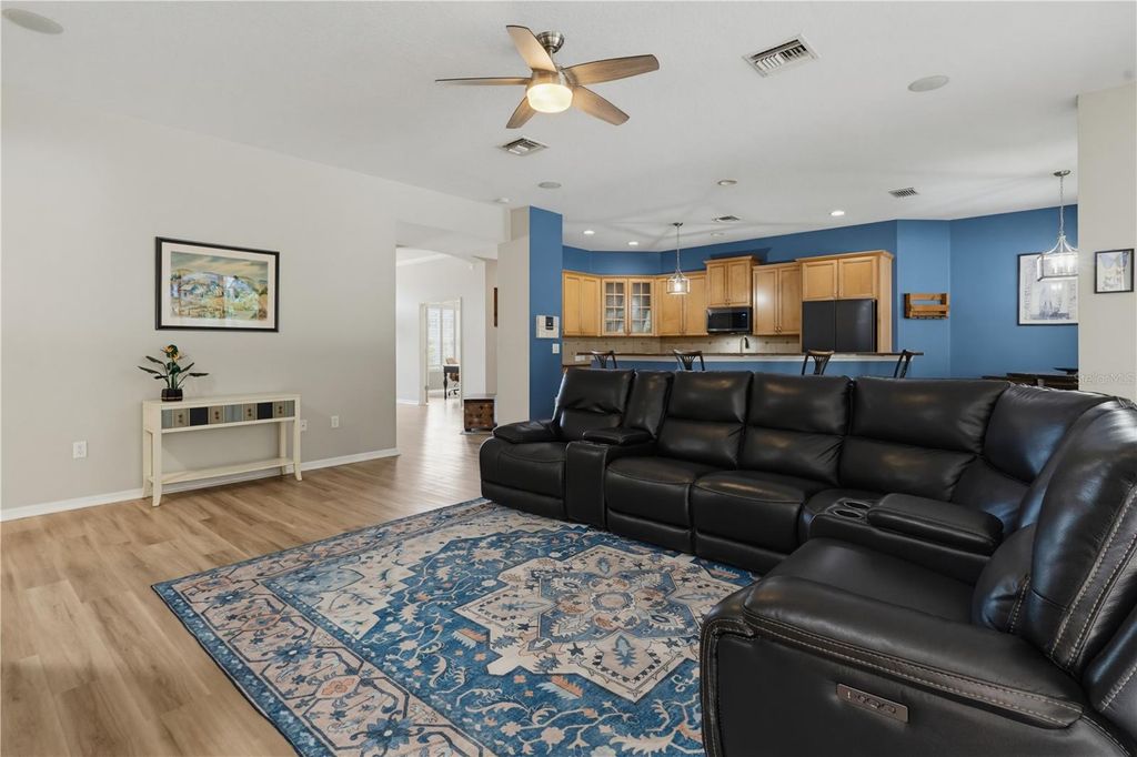 Image 33 of property listing at 11704 NEWBERRY GROVE LOOP, Riverview, FL 33579