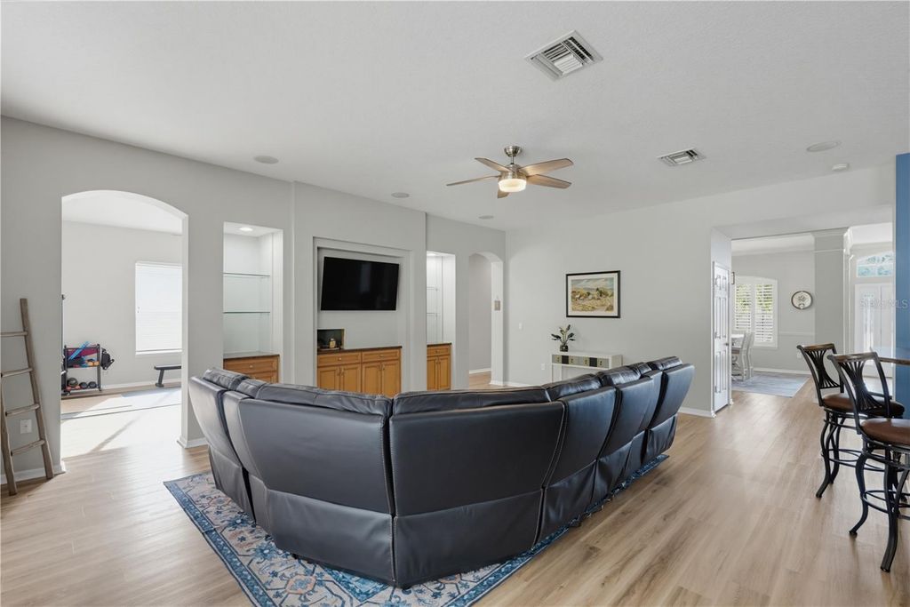 Image 34 of property listing at 11704 NEWBERRY GROVE LOOP, Riverview, FL 33579