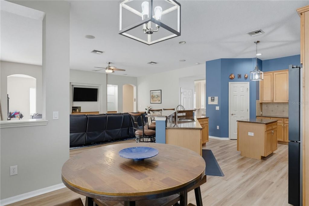 Image 39 of property listing at 11704 NEWBERRY GROVE LOOP, Riverview, FL 33579