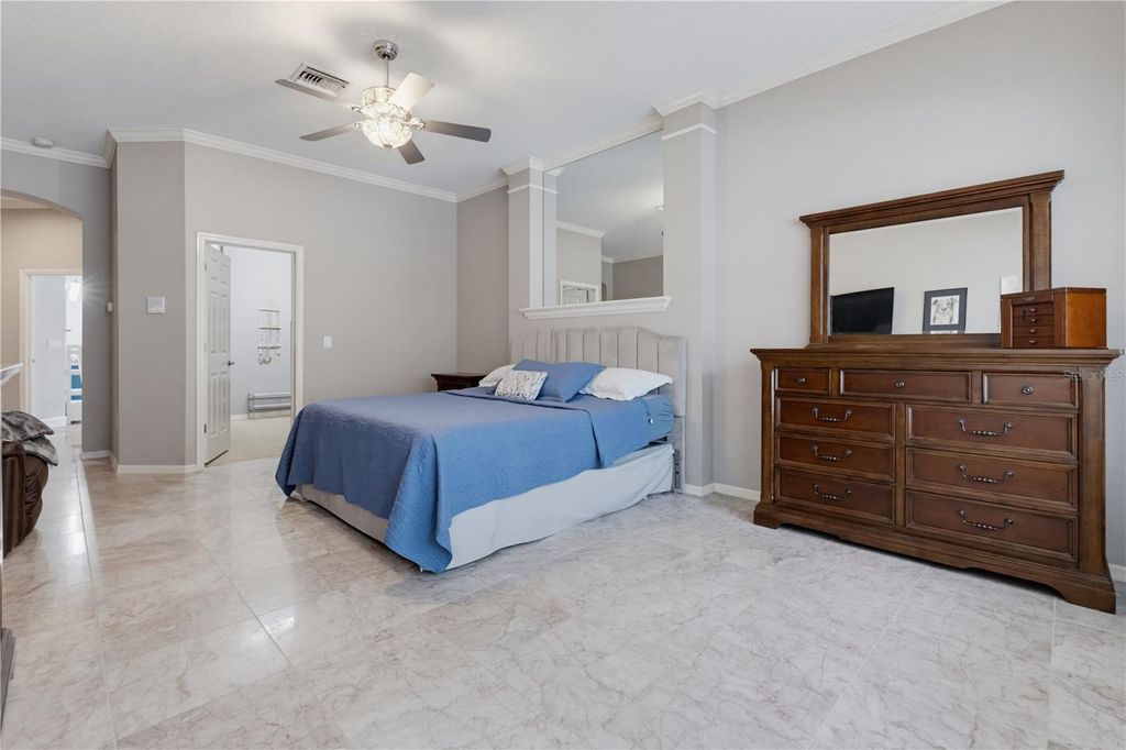 Image 42 of property listing at 11704 NEWBERRY GROVE LOOP, Riverview, FL 33579