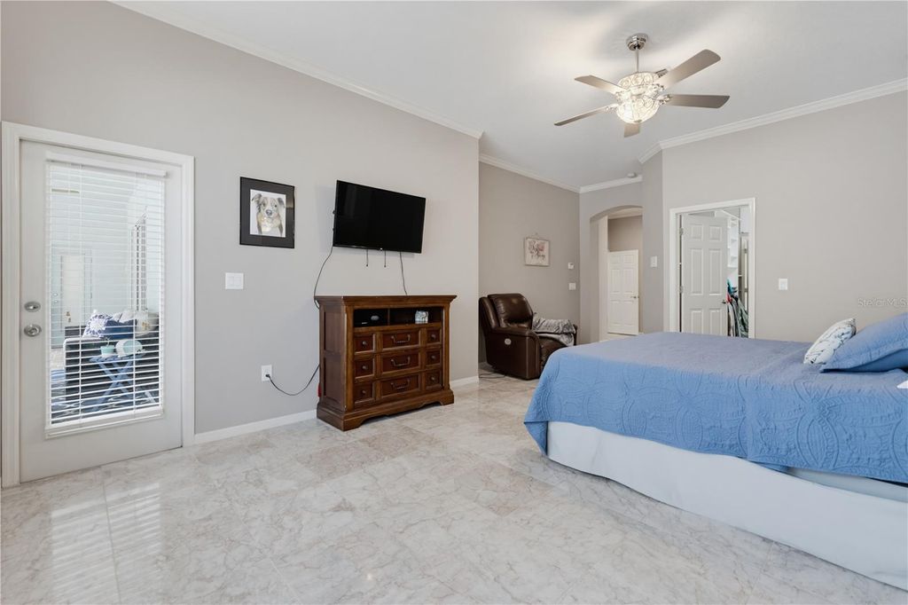 Image 43 of property listing at 11704 NEWBERRY GROVE LOOP, Riverview, FL 33579