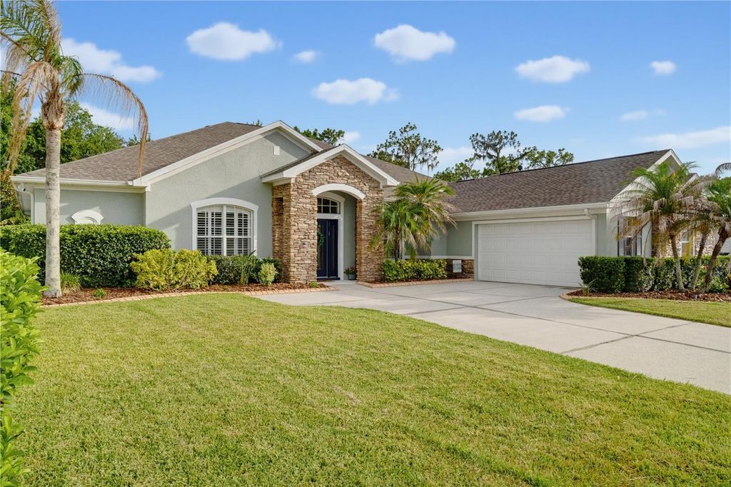 Image 6 of property listing at 11704 NEWBERRY GROVE LOOP, Riverview, FL 33579