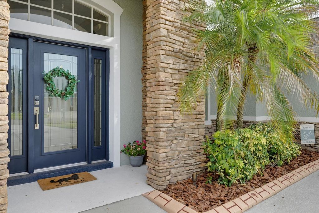 Image 7 of property listing at 11704 NEWBERRY GROVE LOOP, Riverview, FL 33579