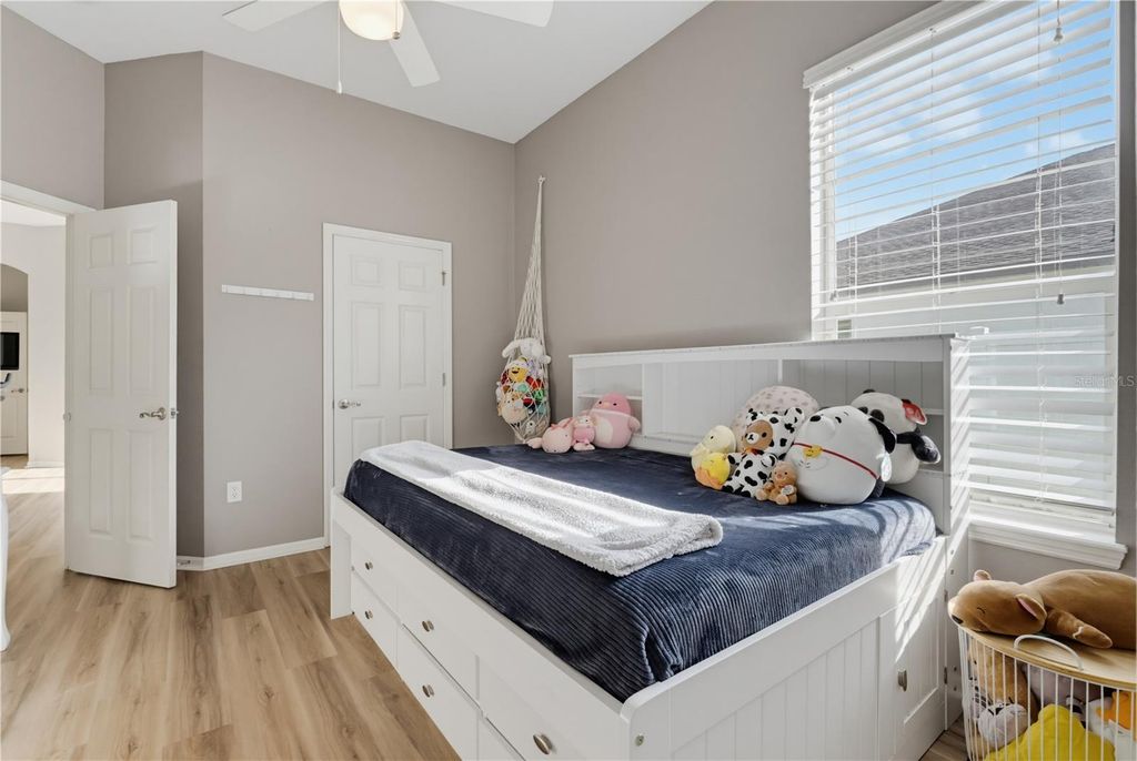 Image 61 of property listing at 11704 NEWBERRY GROVE LOOP, Riverview, FL 33579