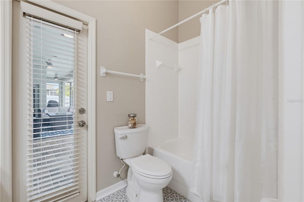 Image 71 of property listing at 11704 NEWBERRY GROVE LOOP, Riverview, FL 33579