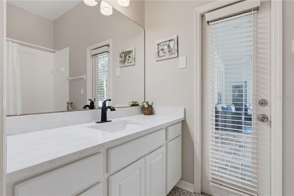 Image 72 of property listing at 11704 NEWBERRY GROVE LOOP, Riverview, FL 33579