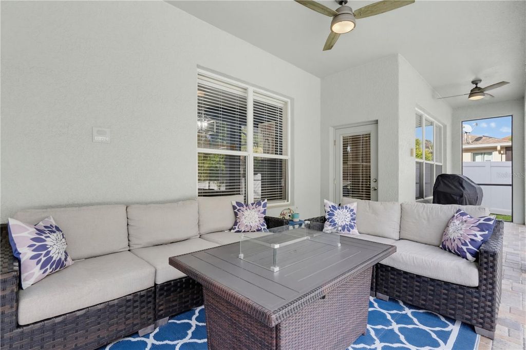 Image 84 of property listing at 11704 NEWBERRY GROVE LOOP, Riverview, FL 33579