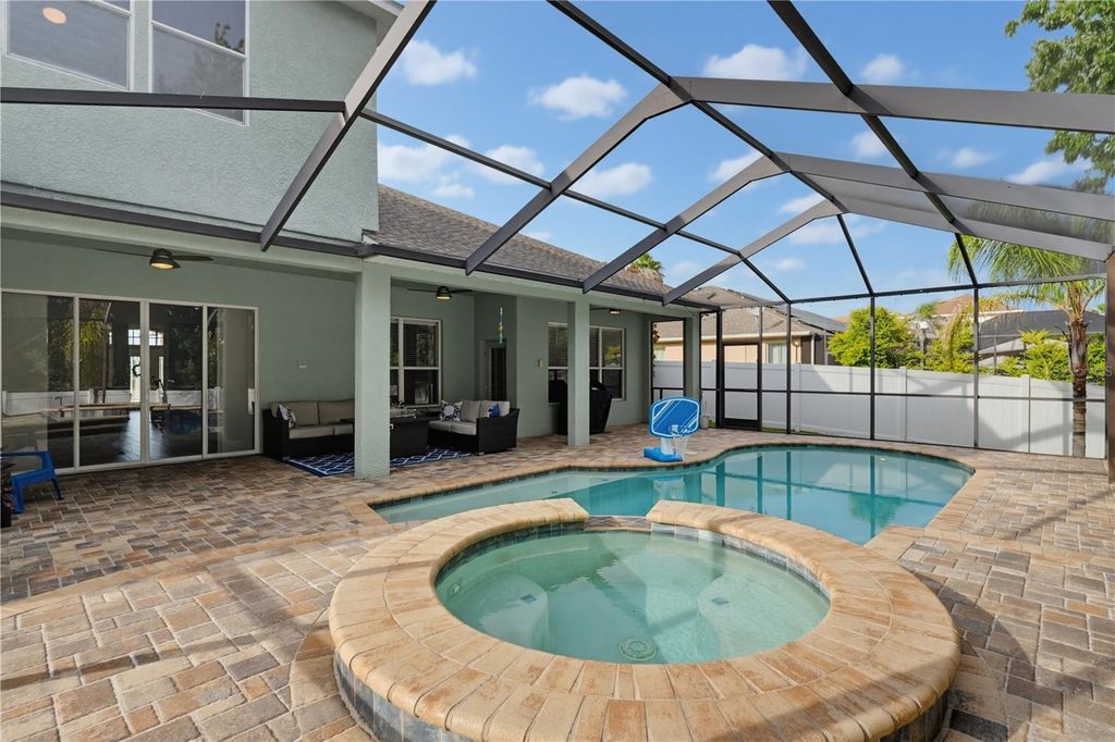 Image 90 of property listing at 11704 NEWBERRY GROVE LOOP, Riverview, FL 33579