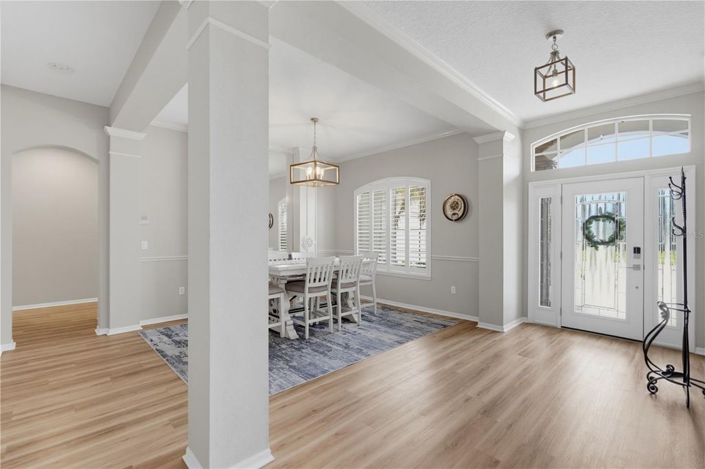 Image 10 of property listing at 11704 NEWBERRY GROVE LOOP, Riverview, FL 33579