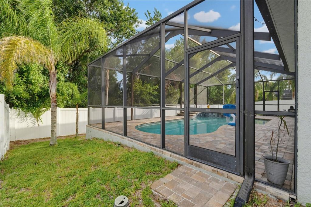 Image 94 of property listing at 11704 NEWBERRY GROVE LOOP, Riverview, FL 33579