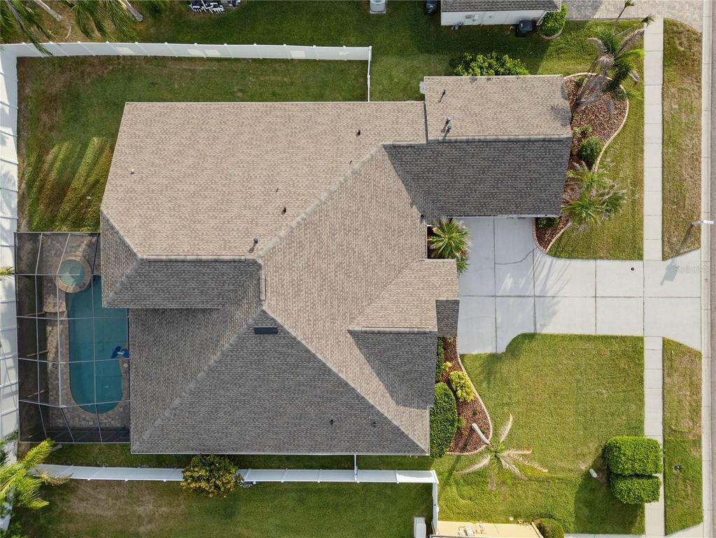 Image 97 of property listing at 11704 NEWBERRY GROVE LOOP, Riverview, FL 33579