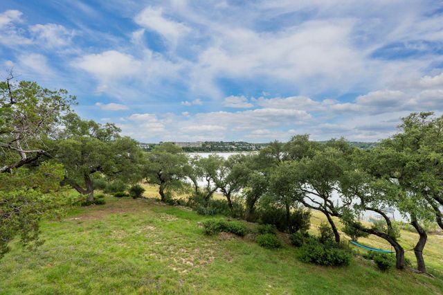 269 Venture BLVD S, Point Venture, TX 78645
