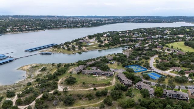 269 Venture BLVD S, Point Venture, TX 78645