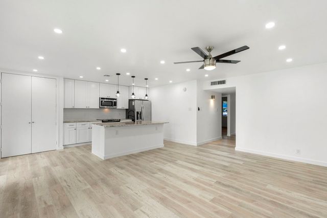 269 Venture BLVD S, Point Venture, TX 78645