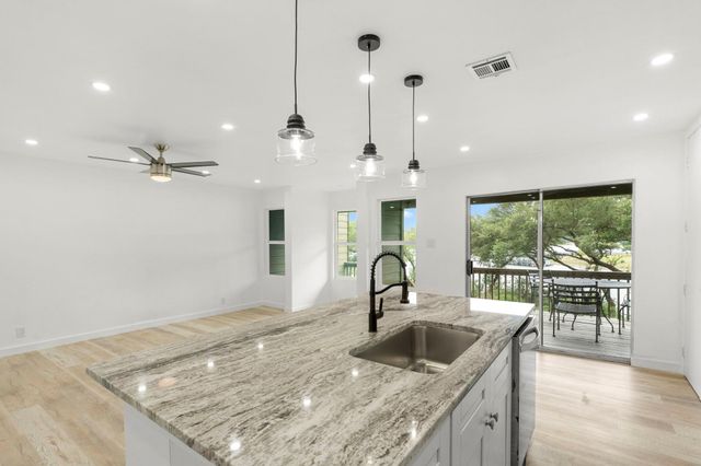 269 Venture BLVD S, Point Venture, TX 78645
