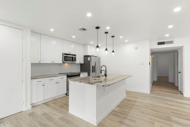269 Venture BLVD S, Point Venture, TX 78645