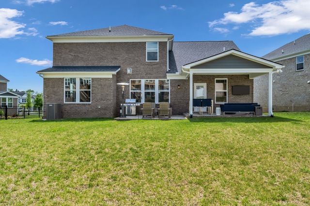 885 Rockwell Dr, Hendersonville, TN 37075