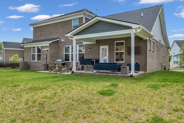 885 Rockwell Dr, Hendersonville, TN 37075