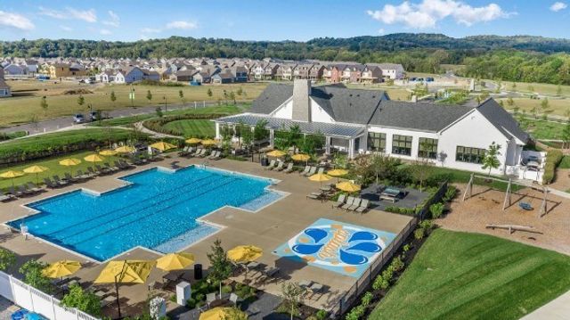 885 Rockwell Dr, Hendersonville, TN 37075