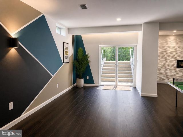 42345 ASTORS BEACHWOOD CT, Chantilly, VA 20152
