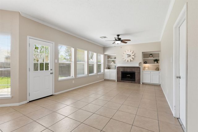 322 Welford Lane, Highlands, TX 77562