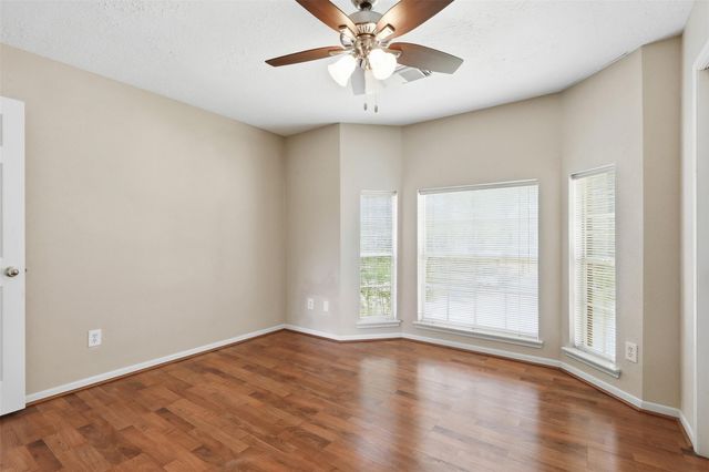 322 Welford Lane, Highlands, TX 77562