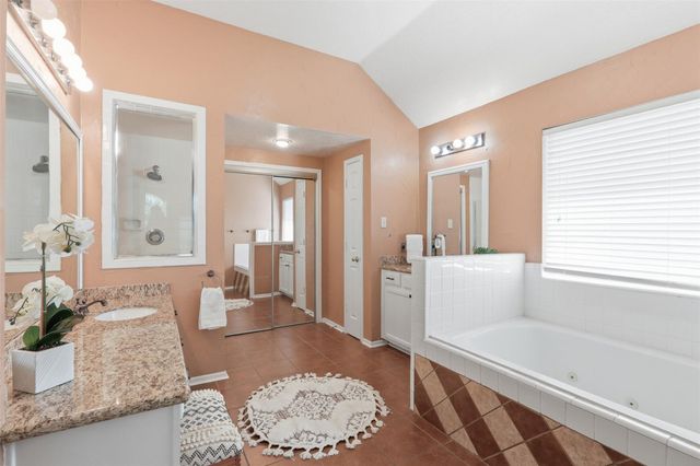 322 Welford Lane, Highlands, TX 77562