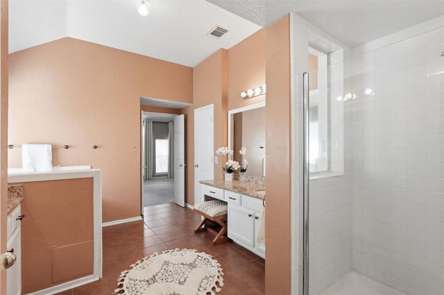 322 Welford Lane, Highlands, TX 77562