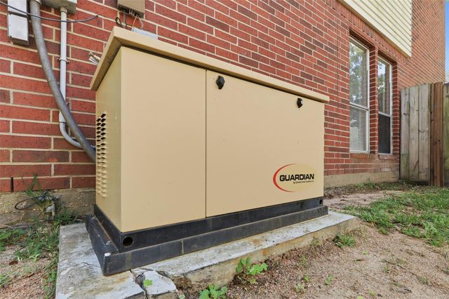 322 Welford Lane, Highlands, TX 77562