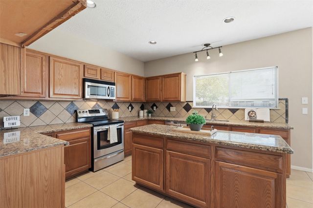 322 Welford Lane, Highlands, TX 77562