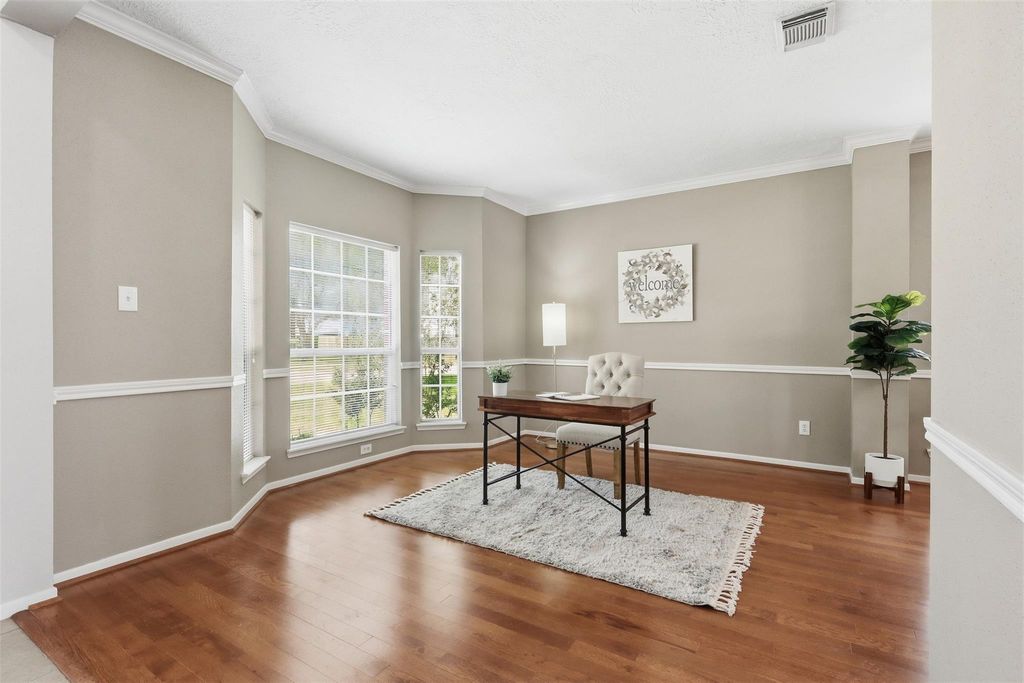 322 Welford Lane, Highlands, TX 77562