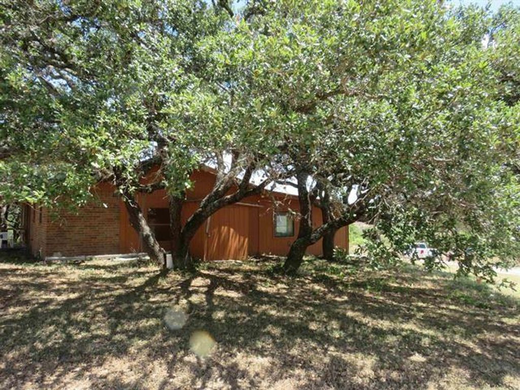 105 E Fawn DR, Buchanan Dam, TX 78609
