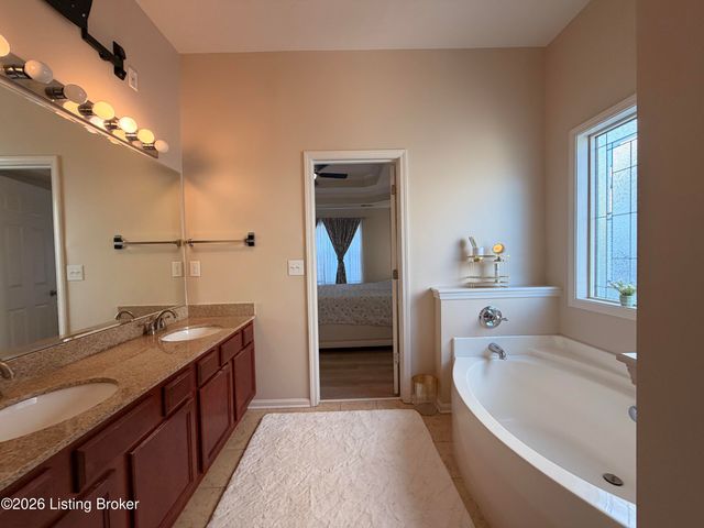 11609 Top Walnut Loop, Louisville, KY 40229