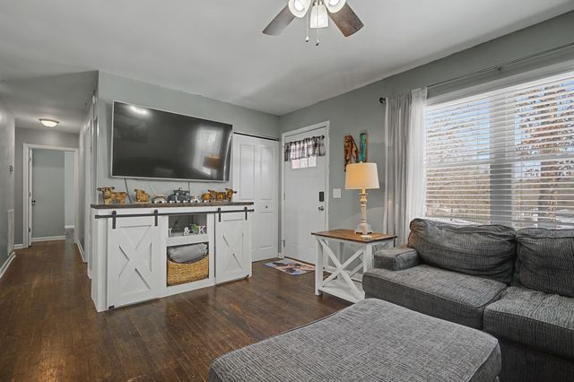 112 Valleywood Ct, Dickson, TN 37055