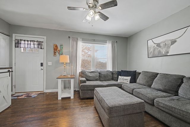 112 Valleywood Ct, Dickson, TN 37055