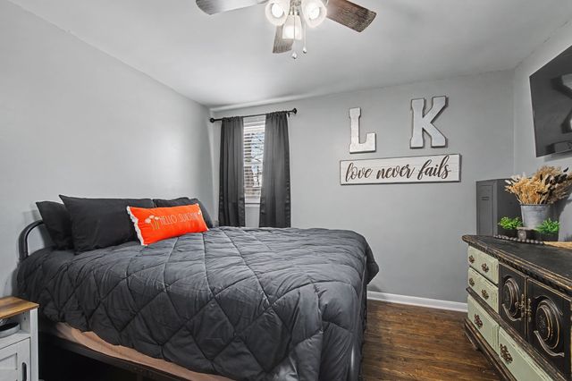 112 Valleywood Ct, Dickson, TN 37055