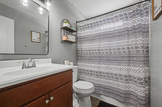 112 Valleywood Ct, Dickson, TN 37055